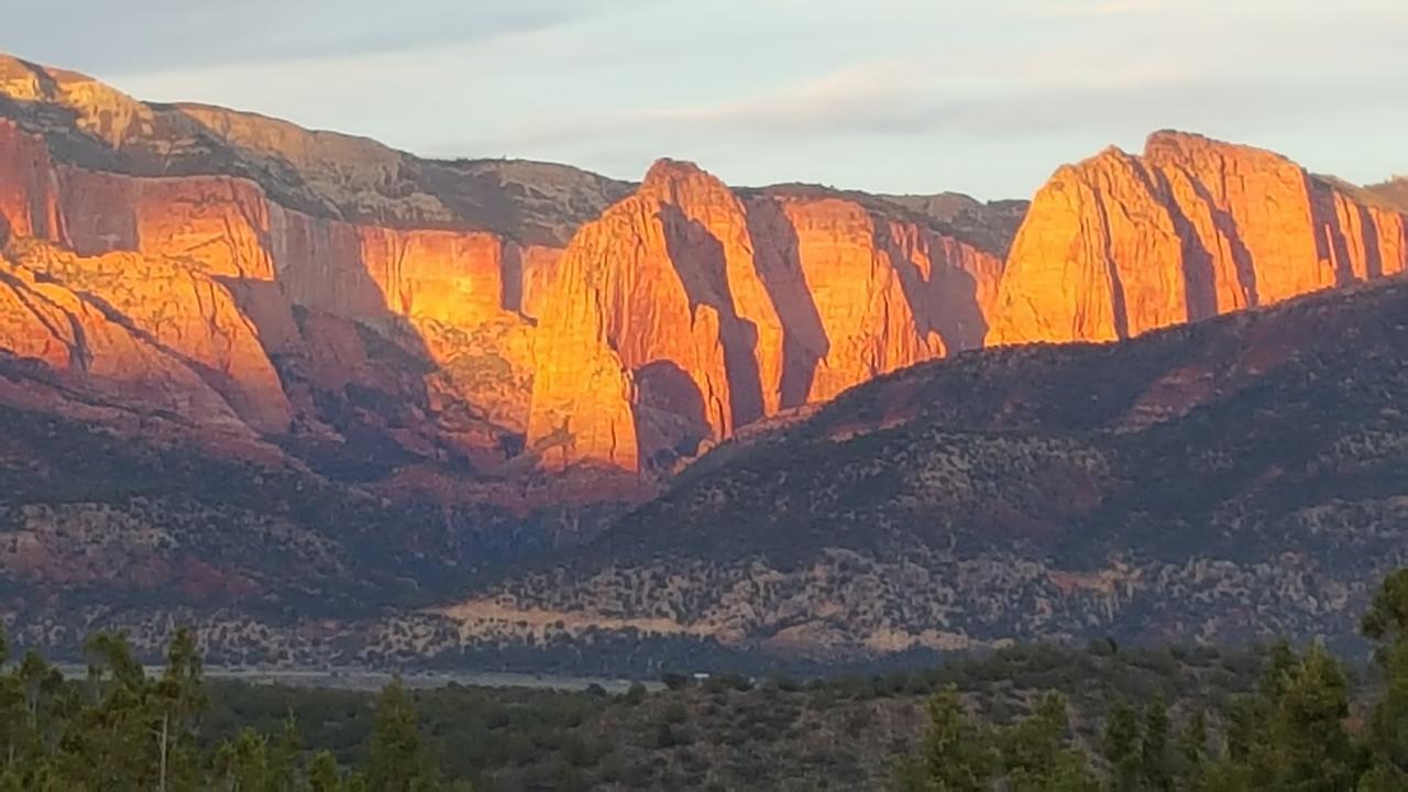 Harmony Belle At Kolob Canyon Bed & Breakfast New Harmony Bagian luar foto